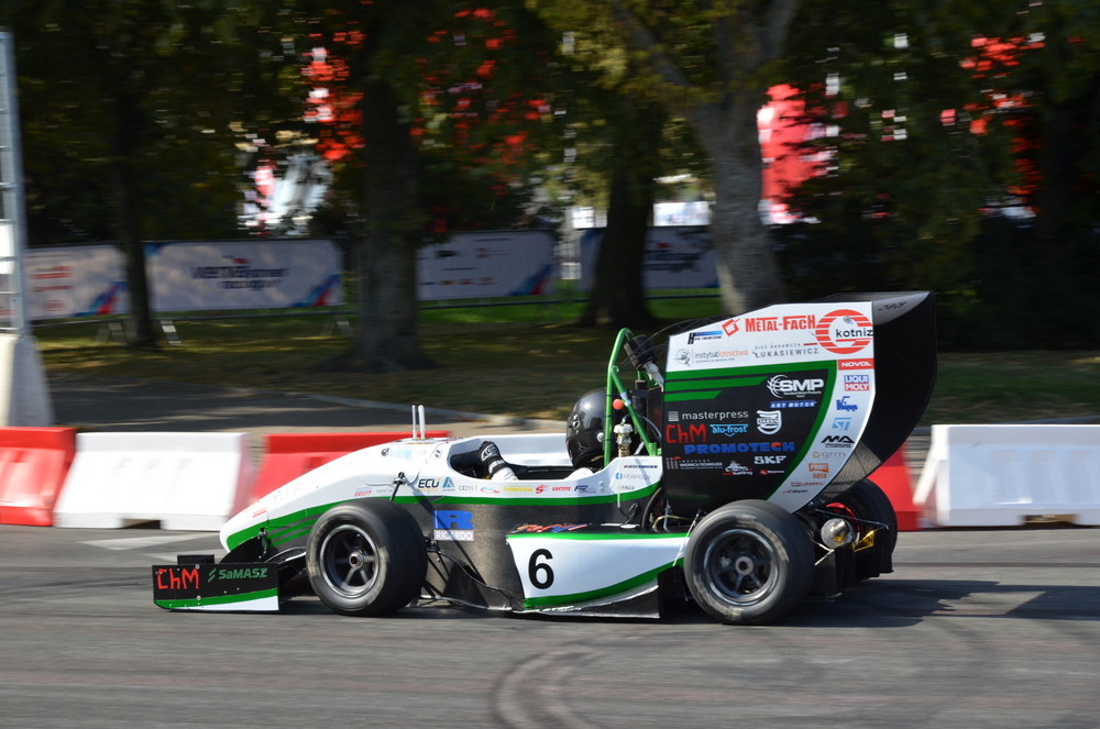 Bolid Cerber Motorsport na ulicach Gdyni