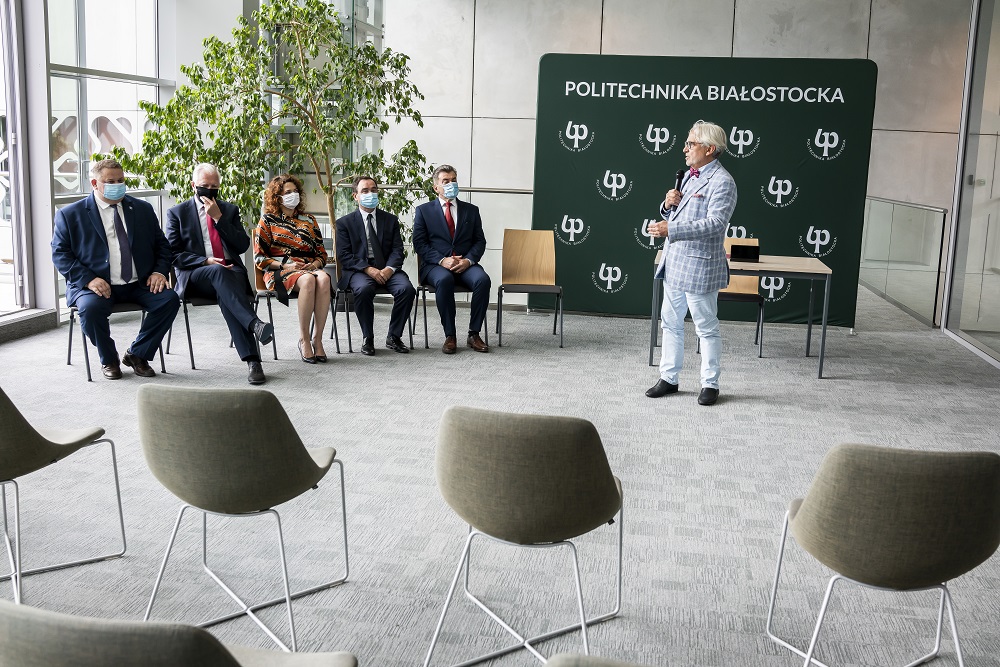 Prof.-Maksymowicz-podczas-konferencji-na-Politechnice-Białostockiej