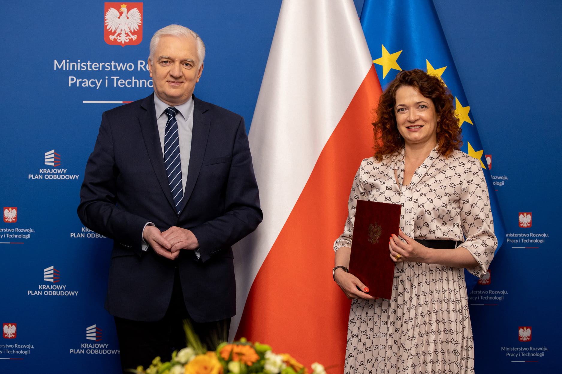 Dr hab. Marta Kosior-Kazberuk, prof. PB, Rektor Politechniki Białostockiej z rąk wicepremiera Jarosława Gowina, otrzymała 14 czerwca 2021 roku nominację na członka Rady do spraw Planu dla Pracy i Rozwoju, fot. facebook MRPiTGOVPL