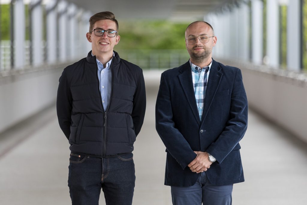 Doktorant mgr inż. Piotr Jankowski z WM PB z opiekunem dr. inż. Krzysztofem Kamilem Żur.