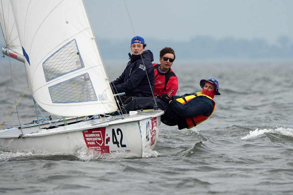 Bruno Niezbecki- żeglujący konstruktor mostów skrzyknął załogę z Mateuszem Kowalukiem ze studiów dualnych