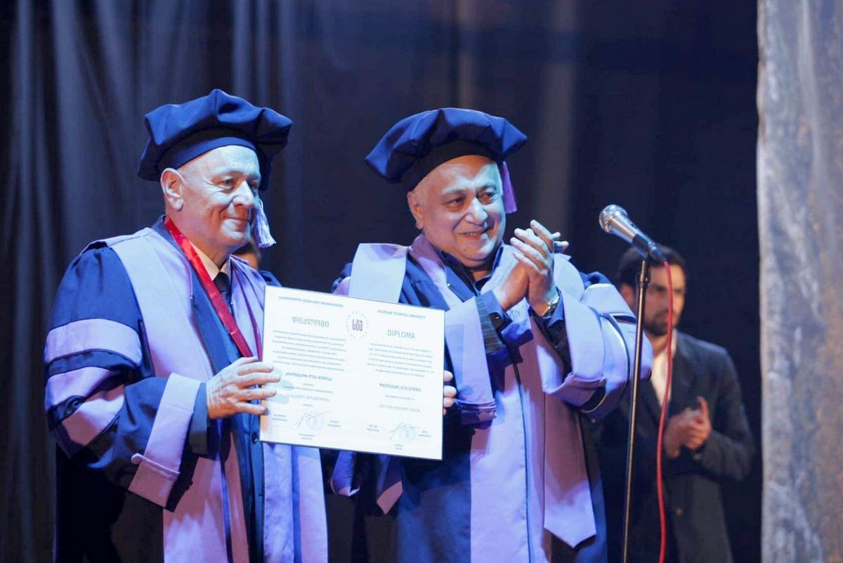 Prof. Lech Dzienis presents the Diploma of Doctor Honoris Causa; next to him Prof. David Guergenidze applauds