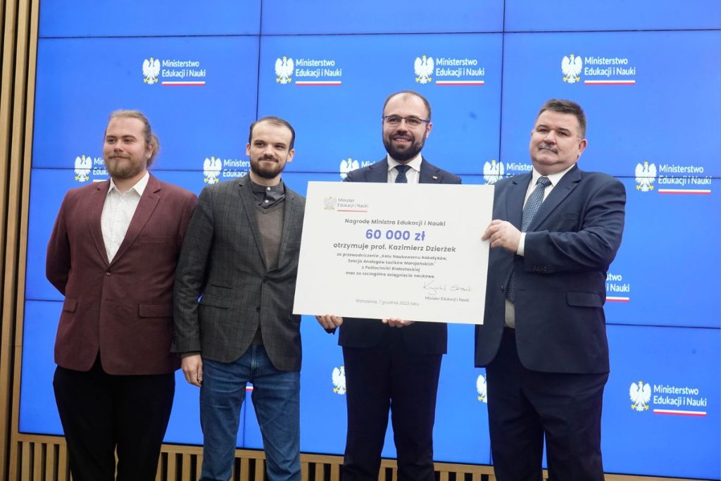 Nagroda Ministra Edukacji i Nauki dla Koła Naukowego Robotyków z Politechniki Białostockiej oraz dr. hab. inż. Kazimierza Dzierżka, prof. PB