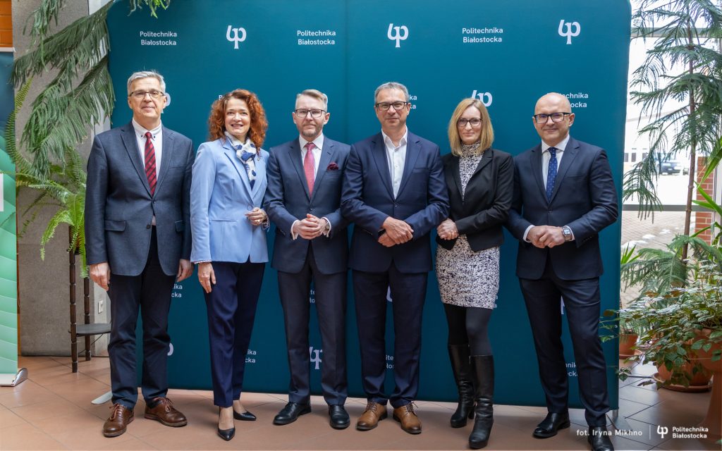 Politechnika Białostocka otworzyła pierwsze w Polsce Campus 5G Network- Open RAN Lab. Sieć 5G jako jedna z pierwszych działa w paśmie lokalnym