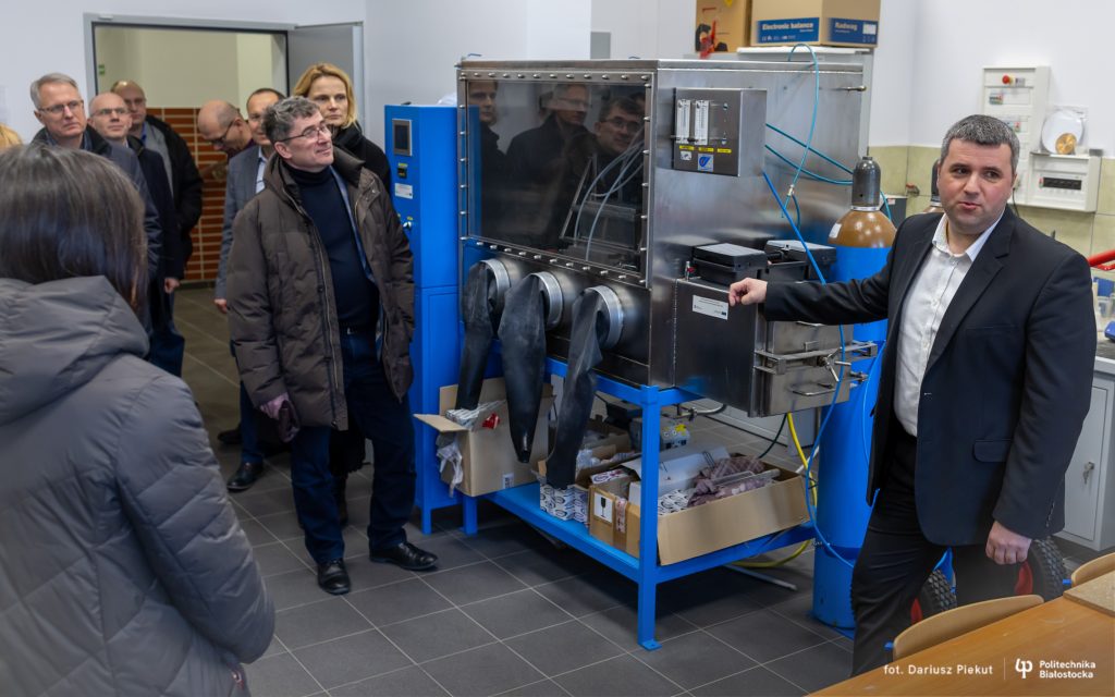 Seminarium uczelniane na Wydziale Elektrycznym Politechniki Białostockiej: Technika światłowodowa i jej zastosowania