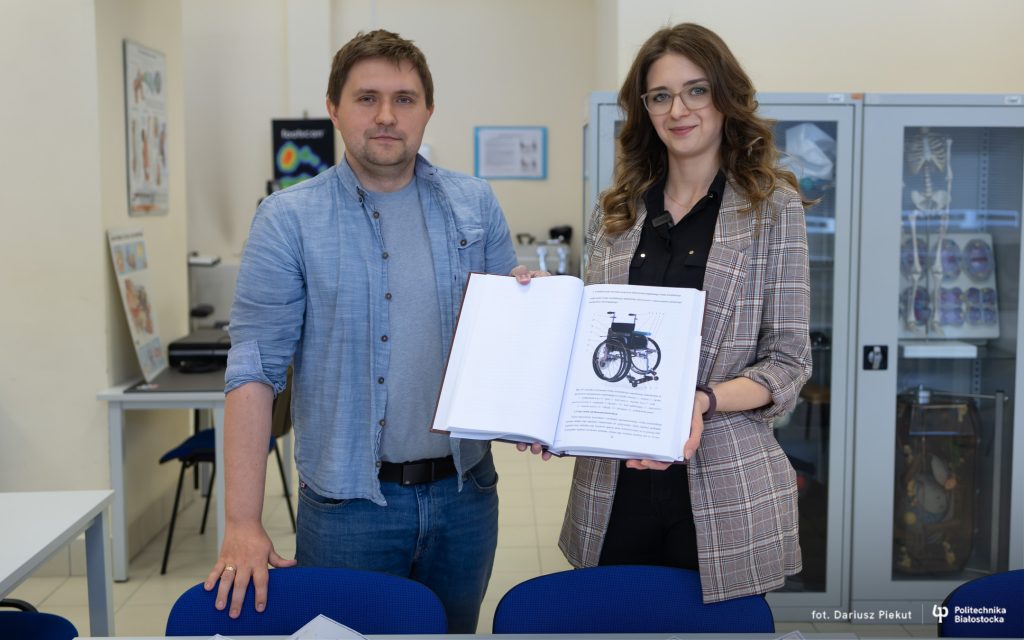 Politechnika Białostocka ma patent na wózek inwalidzki napędzany jednostronnie