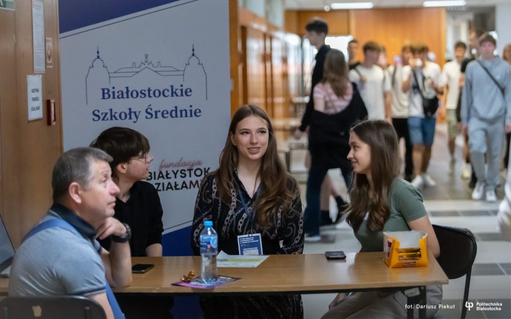 Targi Inicjatyw Młodzieżowych „Młodzi dla Młodych” w Politechnice Białostockiej