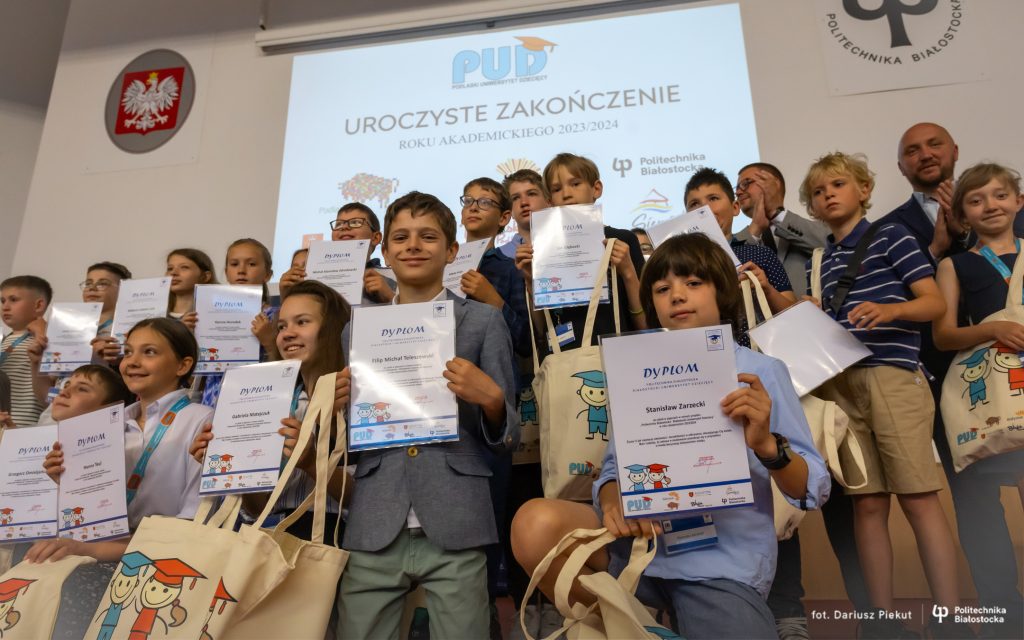 Początek wakacji dla uczniów Podlaskiego Uniwersytetu Dziecięcego