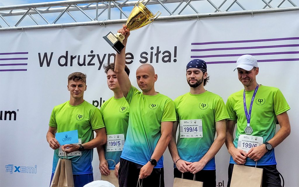 Puchary dla drużyn Politechniki Białostockiej w sztafecie Plum Ekiden!