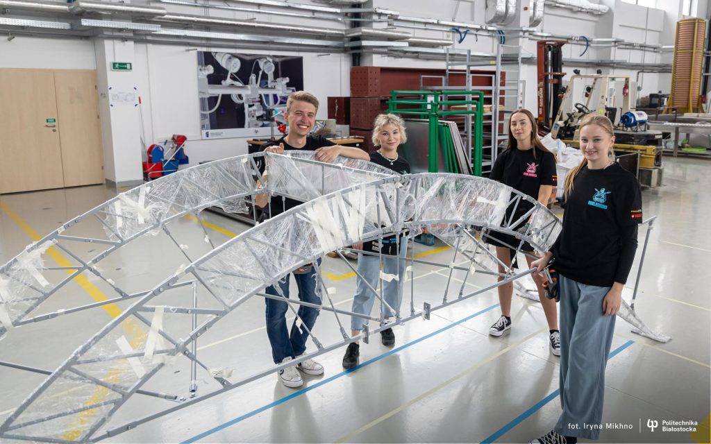 Studenckie Koło Naukowe Konstruktor z Wydziału Budownictwa i Nauk o Środowisku Politechniki Białostockiej chce wygrać międzynarodowy konkurs mostów stalowych BRICO 2024 w Estonii