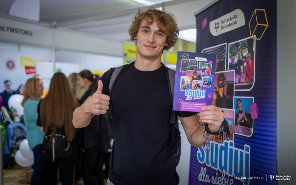 Politechnika Białostocka pokazała swój potencjał. Warszawski Salon Maturzystów Perspektywy 2024 odwiedziły setki uczniów z Mazowieckiego