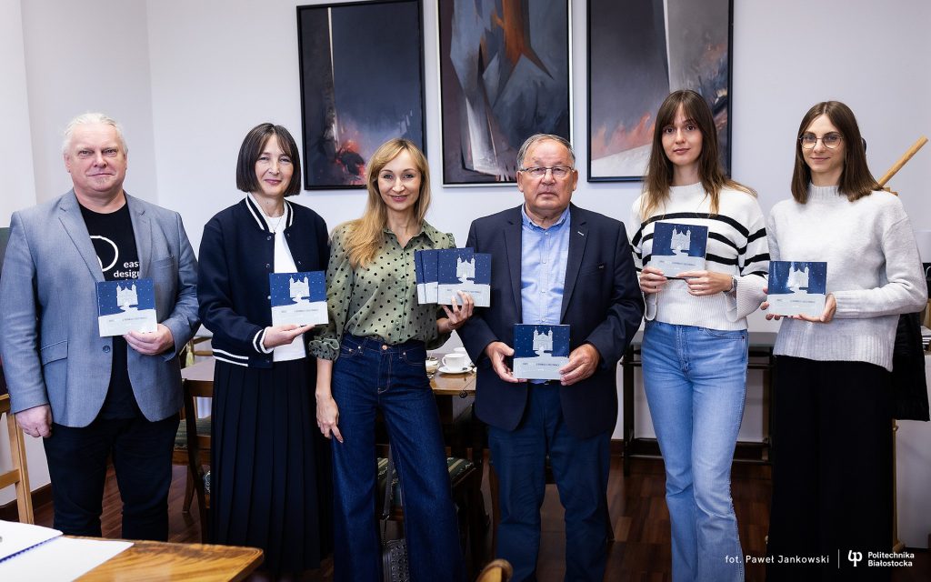 Odkryj meczety w Bohonikach i Kruszynianach. Książkę badaczki i studentek Wydziału Architektury Politechniki Białostockiej wydała Muzułmańska Gmina Wyznaniowa
