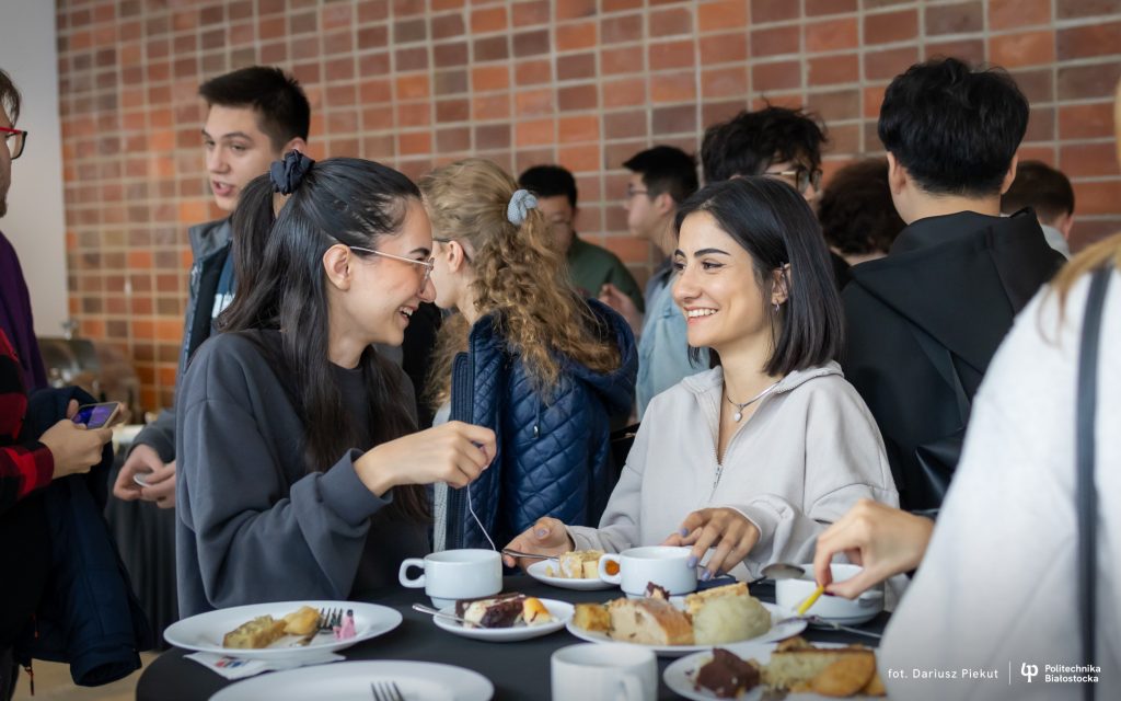 Ponad 220 osób na Welcome Dinner dla studentów i gości zagranicznych Politechniki Białostockiej