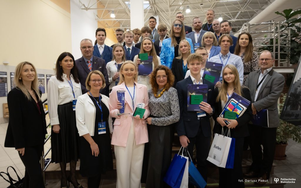 Michalina Charubin, Anna Krempin i Jakub Szarkowski wygrali konkurs Biznes za Milion