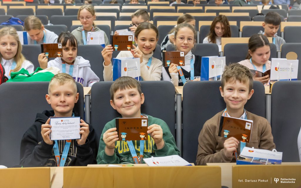 Politechnika Białostocka rozdała indeksy. Mali studenci rozpoczęli naukę w Podlaskim Uniwersytecie Dziecięcym