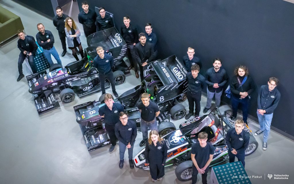 Bolid CMS-09 klasy Formula Student efektem współpracy zespołu Cerber Motorsport z biznesem
