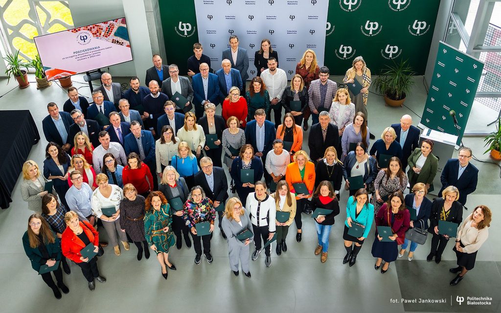 Rektor Politechniki Białostockiej podziękowała 133 pracownikom za szczególne osiągnięcia naukowe uzyskane w roku 2024 w szczególności ważne dla realizacji strategii rozwoju Uczelni