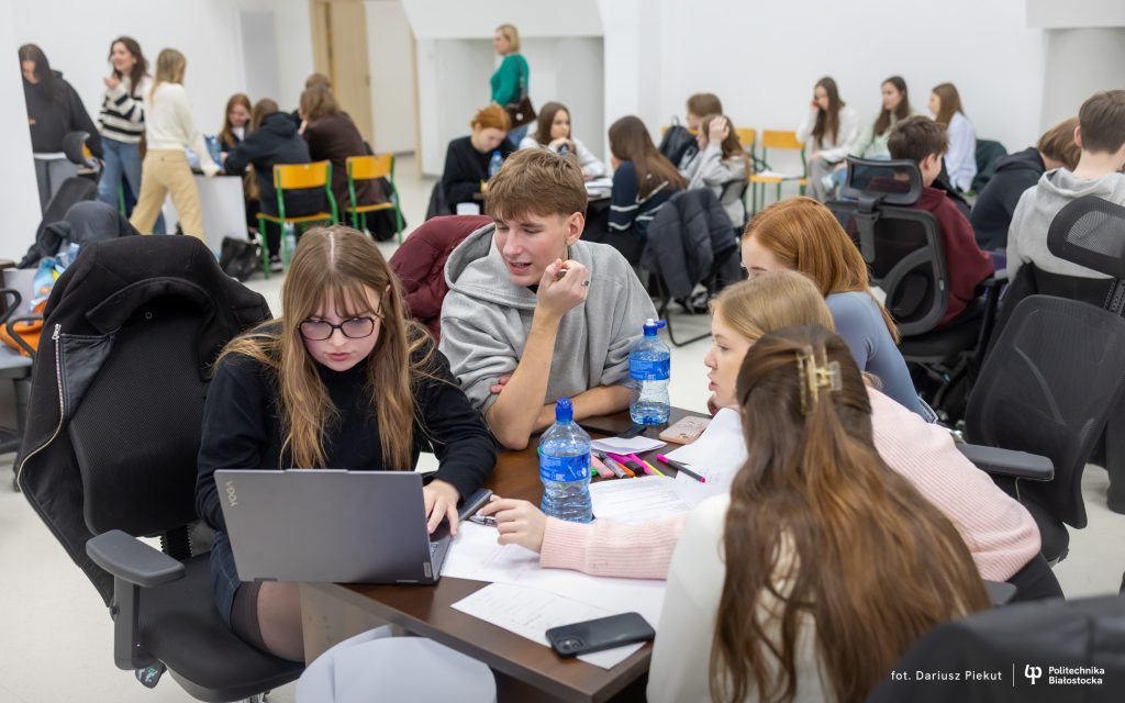 Politechnika Białostocka miejscem spotkań 80 uczniów z Białegostoku w ramach Zmień sySTEM!