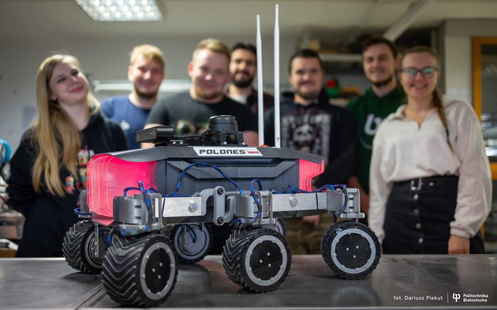Polones studentów Politechniki Białostockiej z Rover Team PB wygrywa kolejne zawody robotyczne