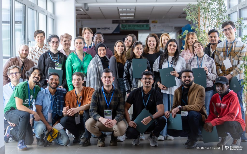 Politechnika Białostocka połączyła mykologię z analizą danych. Międzynarodowe warsztaty FUNGITAX