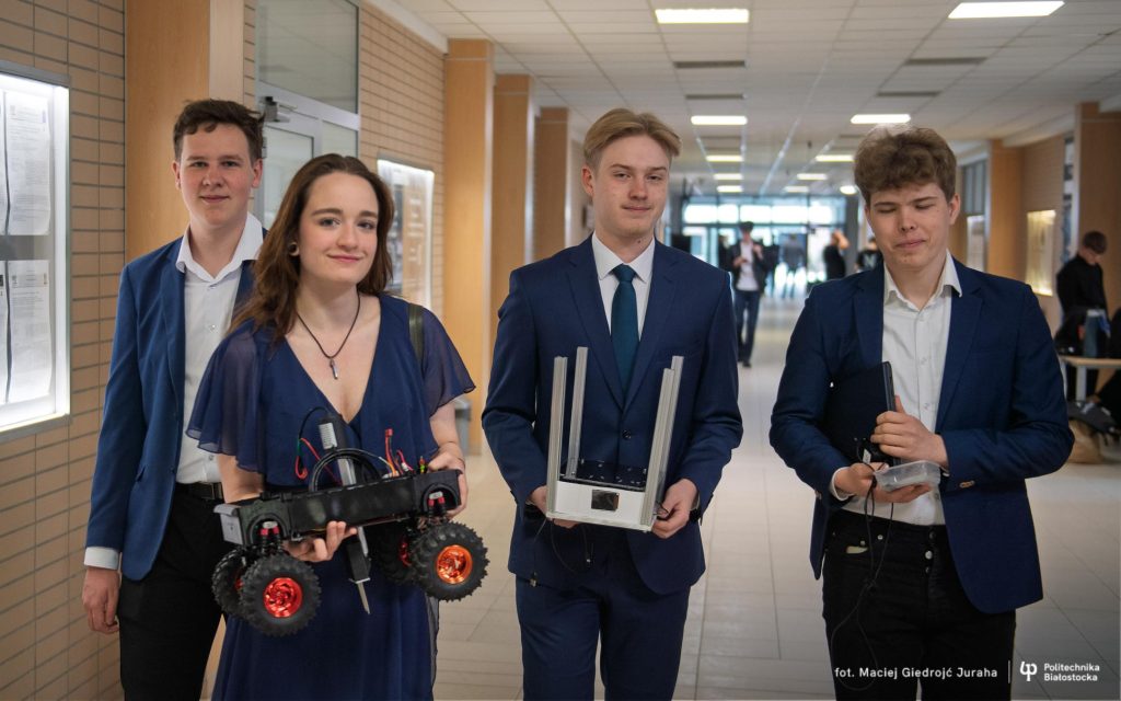 Konkurs o indeks Politechniki Białostockiej El-Robo-Mech! 41 uczniów zaprezentowało 16 projektów