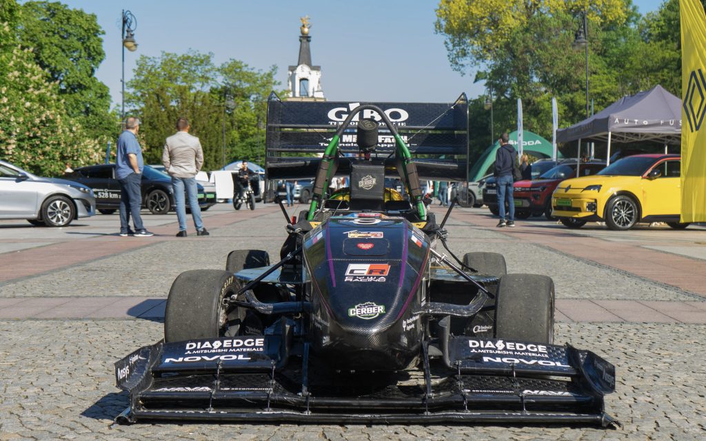 Hybrydowy bolid CMS-09 z Politechniki Białostockiej na Podlaskim Pikniku Ekomobilności