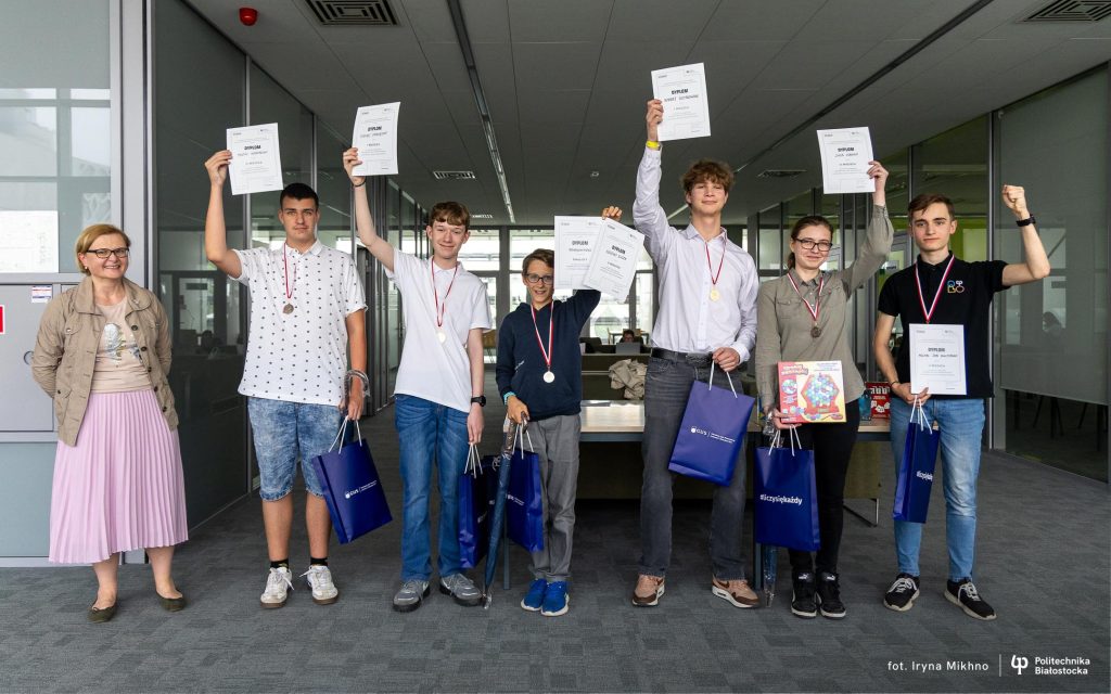 Finał Internetowej Ligi Łamigłówkowej w Politechnice Białostockiej. Nagrodziliśmy 6 uczniów – pasjonatów matematyki