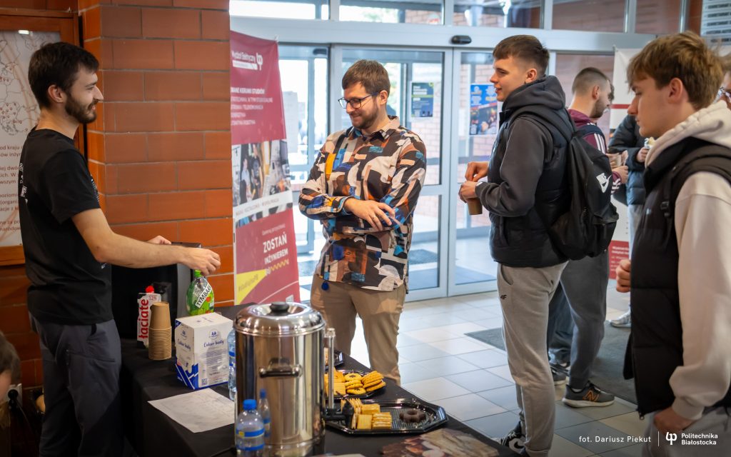 Wydział Elektryczny Politechniki Białostockiej zorganizował Piknik integracyjny dla studentów I roku