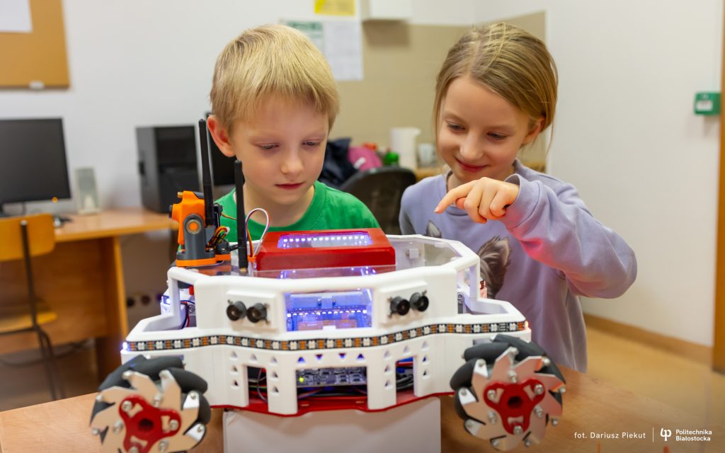 Noc Innowacji 2025 w Politechnice Białostockiej – rodzinny patent na naukę i rozrywkę