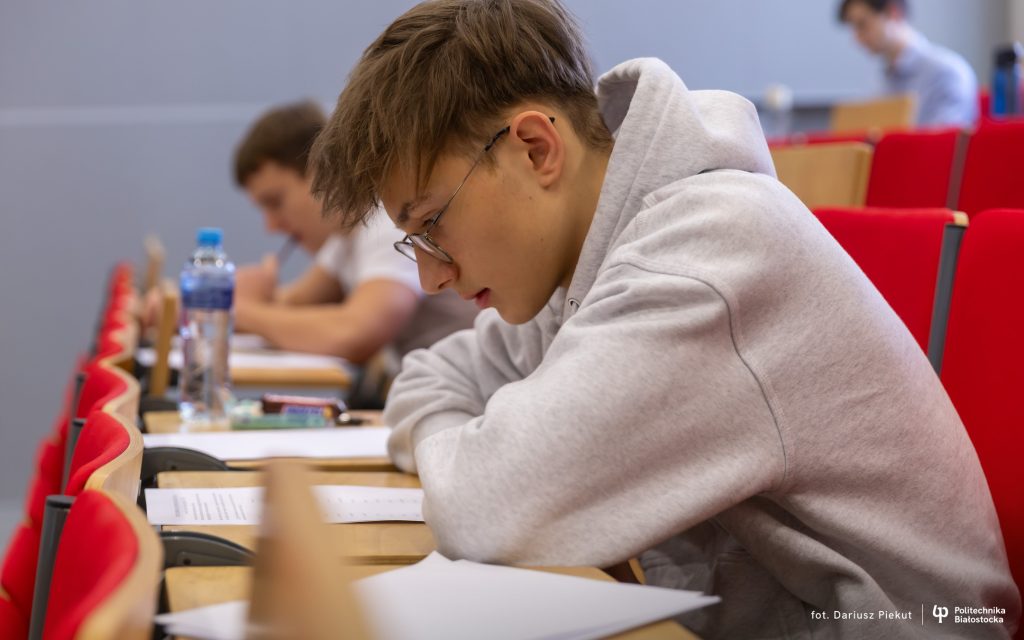 Centrum Popularyzacji Matematyki SIGNUM Politechniki Białostockiej przeprowadziło okręgowy etap Olimpiady Lingwistyki Matematycznej 2025/2026