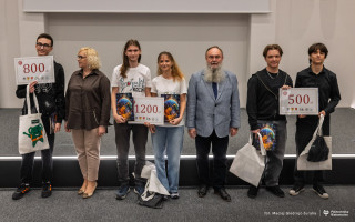 grupowe zdjęcie laureatów konkursu Invent Your Game
