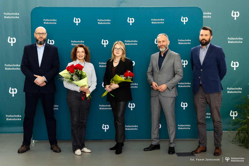 5 osób - uczestnicy konferencji Programistok