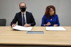Podpisanie porozumienia, którego sygnatariuszami są rektor uczelni dr hab. inż. Marta Kosior-Kazberuk oraz dr Piotr Dardziński, Prezes Łukasiewicza, fot. MEiN