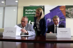 Dyplom MBA na Politechnice Białostockiej - podpisanie umowy