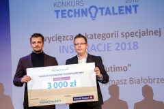 Gala Konkursu Technotalent 2018 - Technotalent w kategorii Inspiracje 2018 - „Krzesło Kutimo” – Rafał Trzeszczkowski, Tomasz Białobrzewski (na zdjęciu Rafał Trzeszczkowski i Maciej Aronowicz z Unicell)