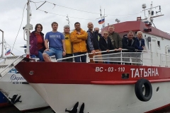 Członkowie wyprawy wraz z przewodniczką Anną i kapitanem na statku Tatjana (fot. A. Zajcew)