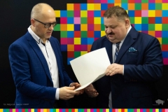 Paweł Tadejko i Stanisław Derehajło podczas spotkania laureatów Listy 100 w Urzędzie Marszałkowskim, 16 grudnia 2019 r.