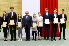 Uczniowie Liceum Ogólnokształcącego Politechniki Białostockiej ze stypendiami prezydenta miasta