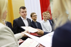Uczniowie Liceum Ogólnokształcącego Politechniki Białostockiej ze stypendiami prezydenta miasta