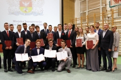 Uczniowie Liceum Ogólnokształcącego Politechniki Białostockiej ze stypendiami prezydenta miasta