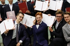Uczniowie Liceum Ogólnokształcącego Politechniki Białostockiej ze stypendiami prezydenta miasta