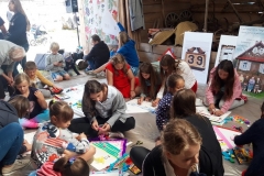Europejskie Dni Dziedzictwa w Socach w 2019 roku. Studenci WA zaprezentowali tu swój projekt „Bogata w makatki drewniana chatka dziadka i babki”