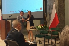 Maciej Kłopotowski podczas konferencji REHA FOR THE BLIND IN POLAND odbiera statuetkę Idola Specjalnego