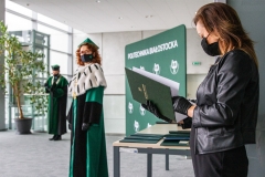 Rektor PB Marta Kosior-Kazberuk oraz Prorektor ds. Nauki Marek Krętowski w togach