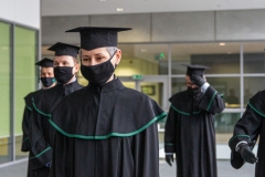 Grupa doktorów habilitowanych w togach