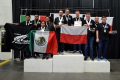 Zespół SumoMasters z Wydziału Mechanicznego PB na zawodach Robogames w USA w 2018 roku. fot. z archiwum SumoMasters