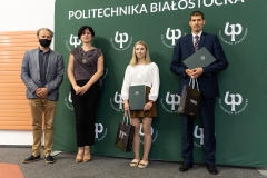 Władze Politechniki Białostockiej uhonorowały sportowców z uczelni, którzy w roku akademickim 2020/2021 zdobyli medale. Uhonorowani zostali również ich opiekunowie, trenerzy oraz organizatorzy Akademickich Mistrzostw Polski w Biegach Przełajowych, fot. K. Cichoń