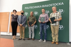 Władze Politechniki Białostockiej uhonorowały sportowców z uczelni, którzy w roku akademickim 2020/2021 zdobyli medale. Uhonorowani zostali również ich opiekunowie, trenerzy oraz organizatorzy Akademickich Mistrzostw Polski w Biegach Przełajowych, fot. K. Cichoń