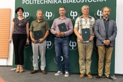 Władze Politechniki Białostockiej uhonorowały sportowców z uczelni, którzy w roku akademickim 2020/2021 zdobyli medale. Uhonorowani zostali również ich opiekunowie, trenerzy oraz organizatorzy Akademickich Mistrzostw Polski w Biegach Przełajowych, fot. K. Cichoń