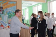 Miedniki Królewskie. Politechnika Białostocka zawiozła dary do gimnazjum, fot. Politechnika Białostocka